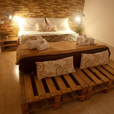 Apartment Via Leopoldo Pellas